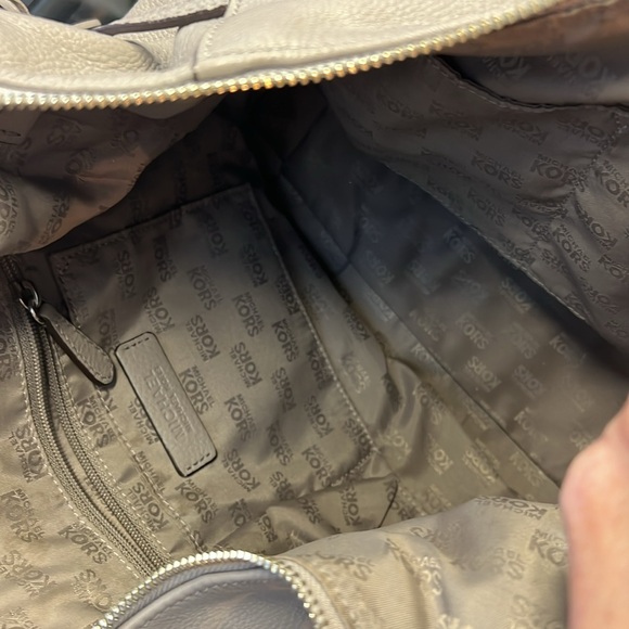 Grey Michael Kors handbag - Picture 7 of 7